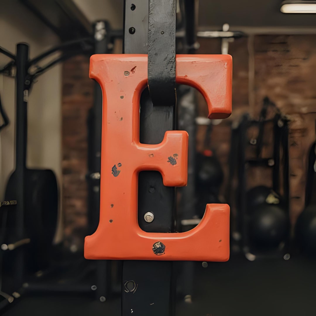 E letter image